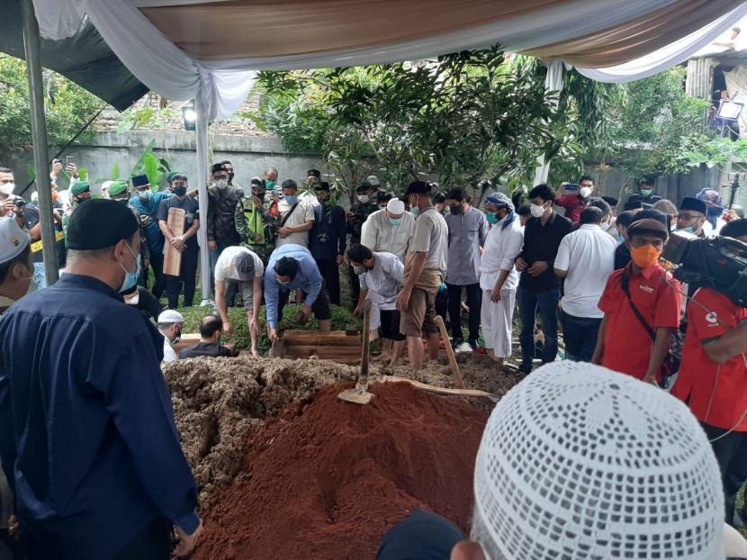 Ternyata Ini Alasan Kenapa Syekh Ali Jaber di Makamkan di Ponpes Daarul Qur'an