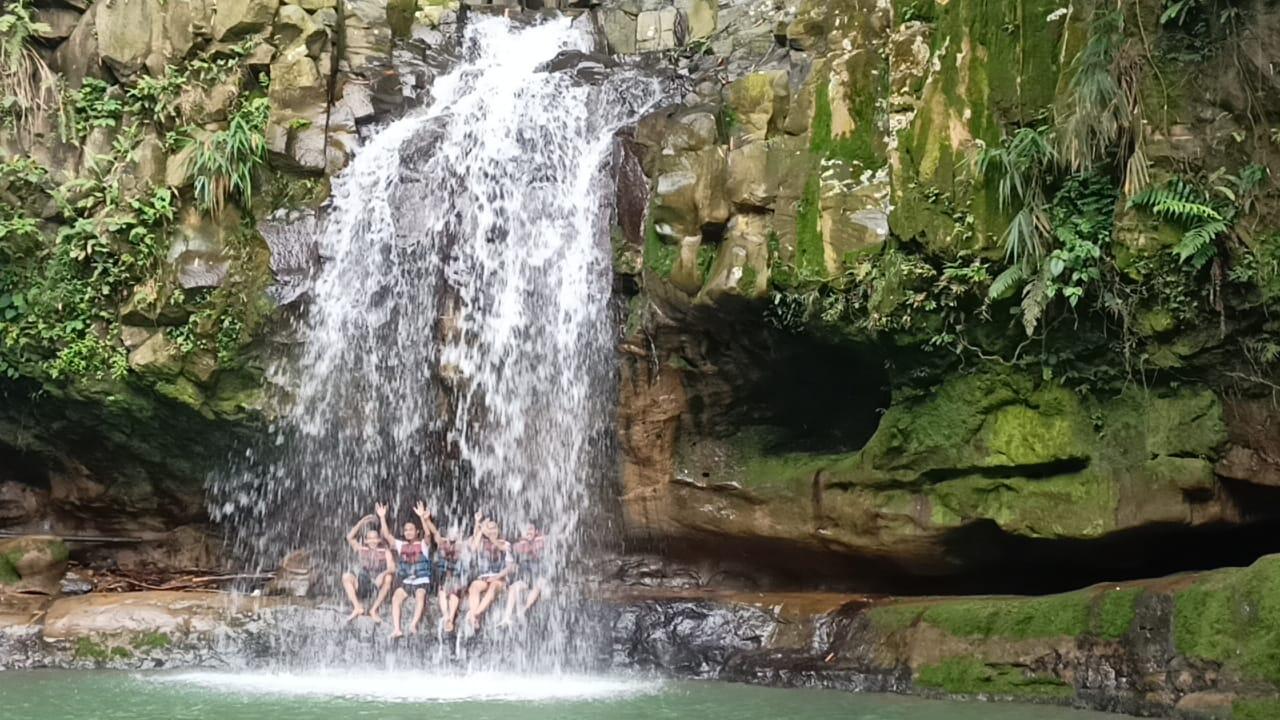 Rekomendasi Curug Cikuluwung di Bogor yang wajib kalian kunjungi
