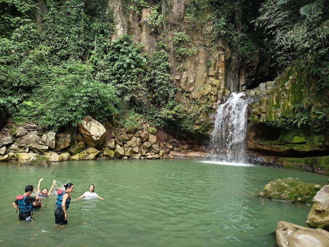 Rekomendasi Curug Cikuluwung di Bogor yang wajib kalian kunjungi