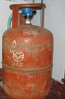 Ngeri! Detik-detik Seorang Pria Tersambar Api Karena Gas Elpiji Bocor! Hampir Saja