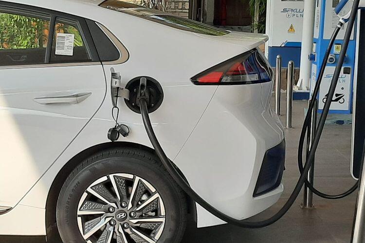 Mobil Listrik Dari Harga 400 Juta Sampe Miliaran Manakah Yang Agan Sista Suka?