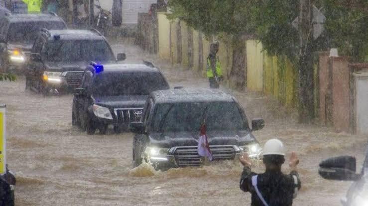 Mobil Dinas Jokowi Yang Terabas Banjir Di Kalimantan Selatan, Toyota Land Cruiser