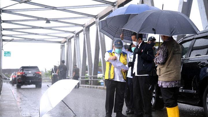 Jokowi Sebut Curah Hujan Picu Banjir Kalsel, Walhi: Mending Tidak Usah ke Sini