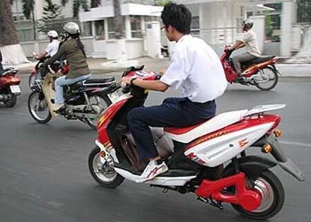Pengalaman Memiliki Kendaraan Listrik Dan Merasakan Sensasinya