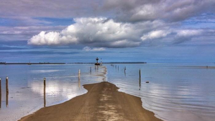 15 Jalan Mengerikan Ini Nggak Kebayang Ada di Dunia, Berani Lewat???