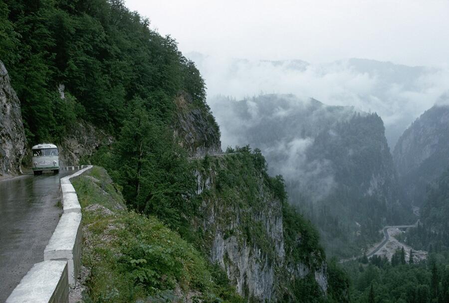 15 Jalan Mengerikan Ini Nggak Kebayang Ada di Dunia, Berani Lewat???
