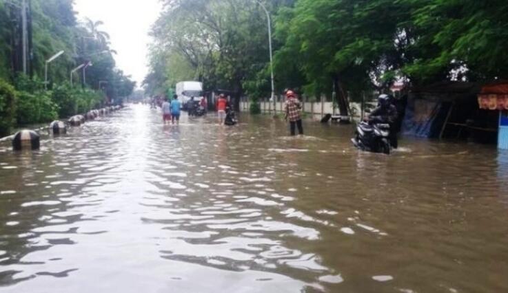 Viral Truck Tangki Besar Terjang Banjir dengan Santai, Membuat Semua Orang Terpana!