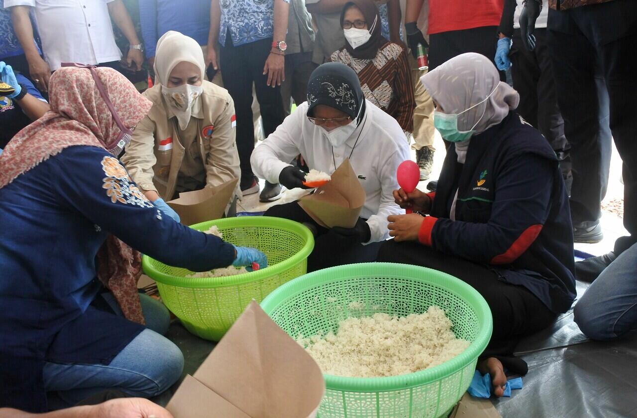 Wakil Ketua MPR Hidayat Nur Wahid Mengkritik Bu Risma. Terjun Salah , Diem Salah?