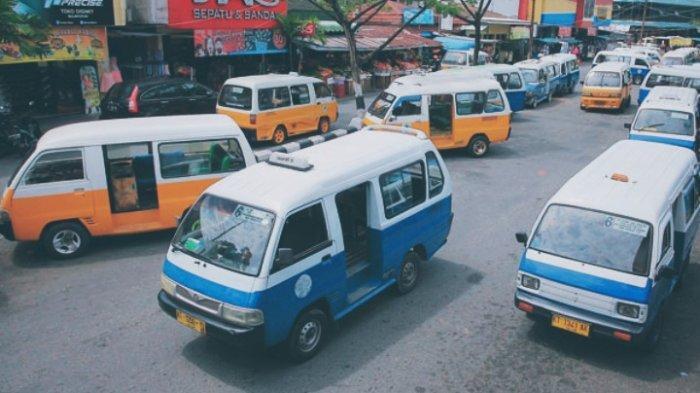 Cekcok Dengan Penumpang,Sedih Sopir Angkot Yang Sudah Tua Ini Cuma Dibayar 200 Rupiah