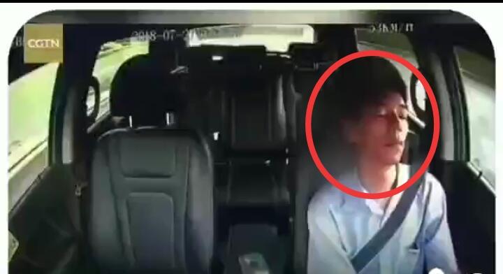 Viral! Detik2 Seorang Sopir Yang Tertidur Pulas Saat Menyetir, Ngantuk Berat Kayaknya