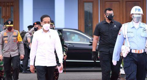 Bagi-bagi Nasi Kotak di Jalan, Netizen Minta Jokowi Senasib Habib Rizieq