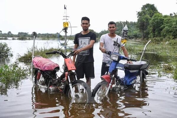 Kreasi Tanpa Batas Dua Pemuda Modifikasi Motor Menjadi Anti Banjir Amankah Kaskus 1453