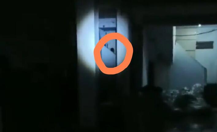 Memaksakan Diri Tidak Takut, Pria Ini Lari Kabur Saat Melihat Penampakan di Toilet!