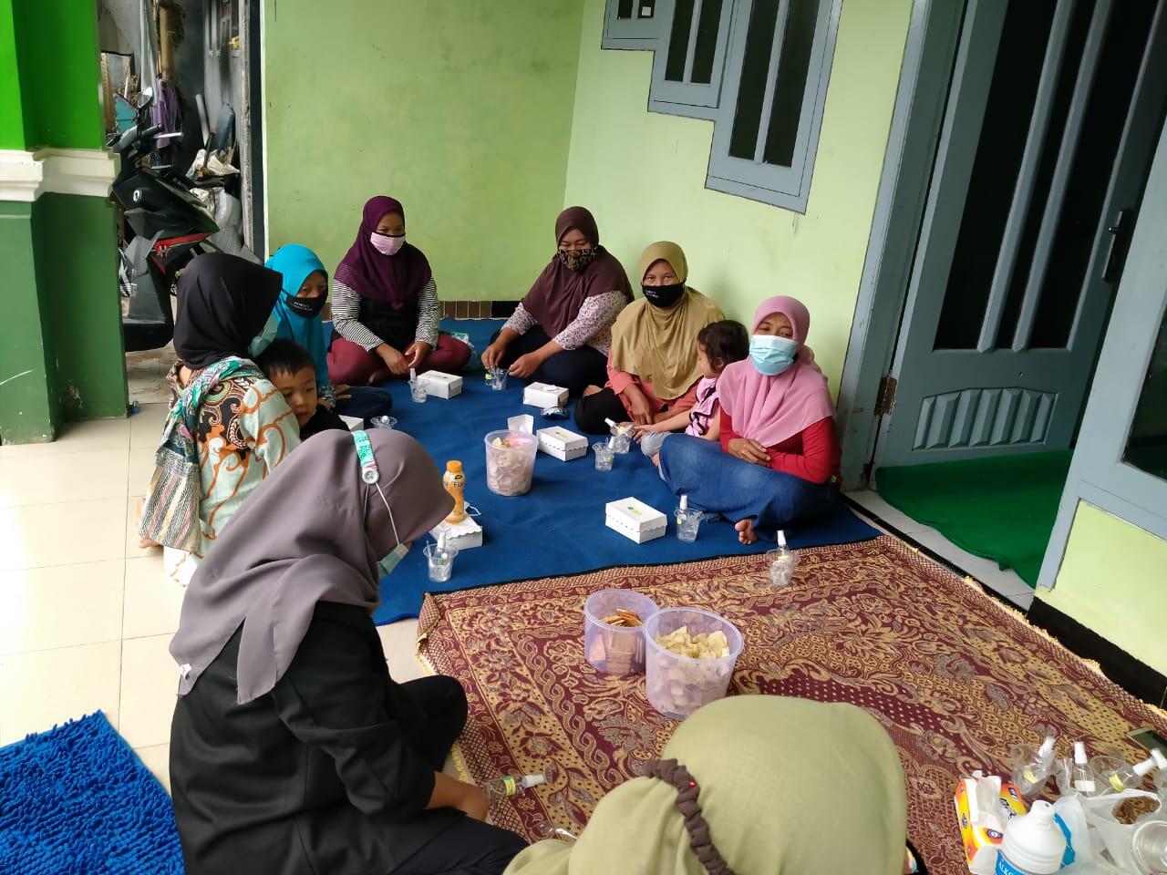 Sosialisasi Pembuatan Handsanitazer oleh PMM UMM 95