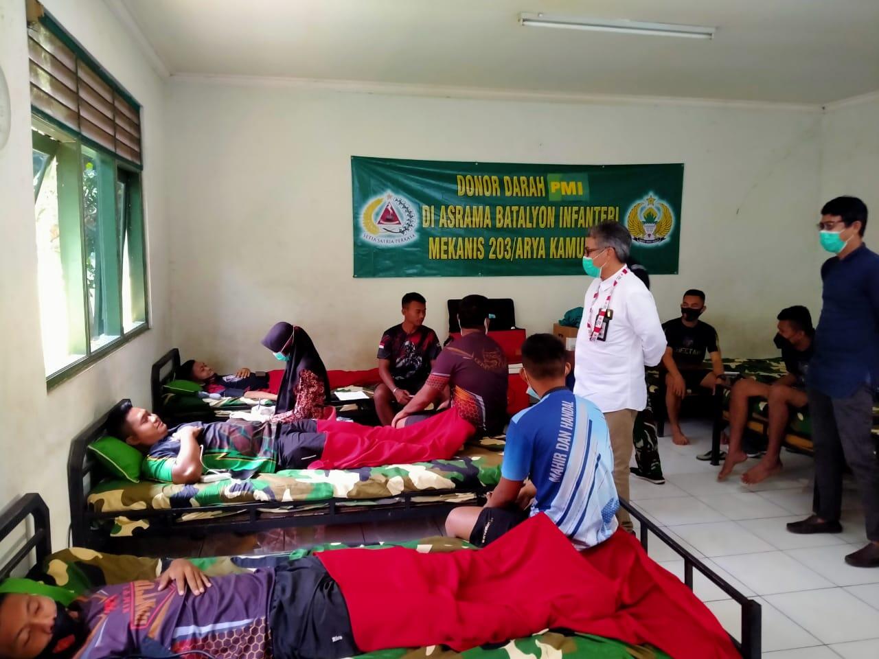 Gandeng PMI Kota Tangerang Yonif 203/Arya Kemuning Adakan Donor Darah