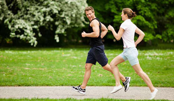 Bukan Treadmil, Pria Ini Jogging di Roda Excavator! Sehat Itu Gak Ribet GanSis