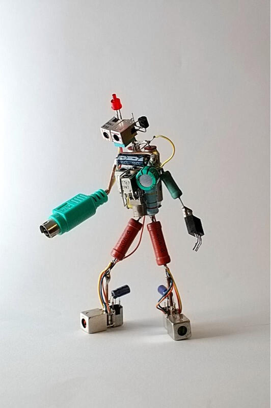 &quot;Sparebots&quot; Dunia Yang Diciptakan Dari Komponen Elektronik.