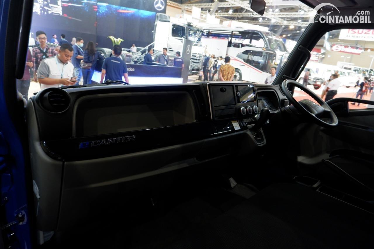 Ketika Kepala Canter Berubah Menjadi Biru, Inilah Truk Listrik Buatan Mitsubishi