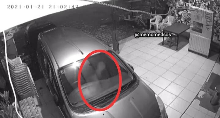 Baru Pasang CCTV Dan Sosok Misterius Pun Terekam, Benarkah Hanya Sarang Laba-laba?