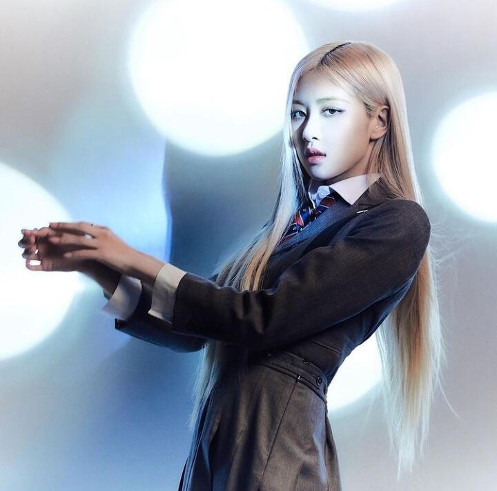 Rosé BLACKPINK Akan Menampilkan Lagu Solonya di Konser Online Akhir Bulan Ini