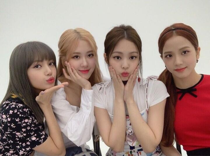 Rosé BLACKPINK Akan Menampilkan Lagu Solonya di Konser Online Akhir Bulan Ini