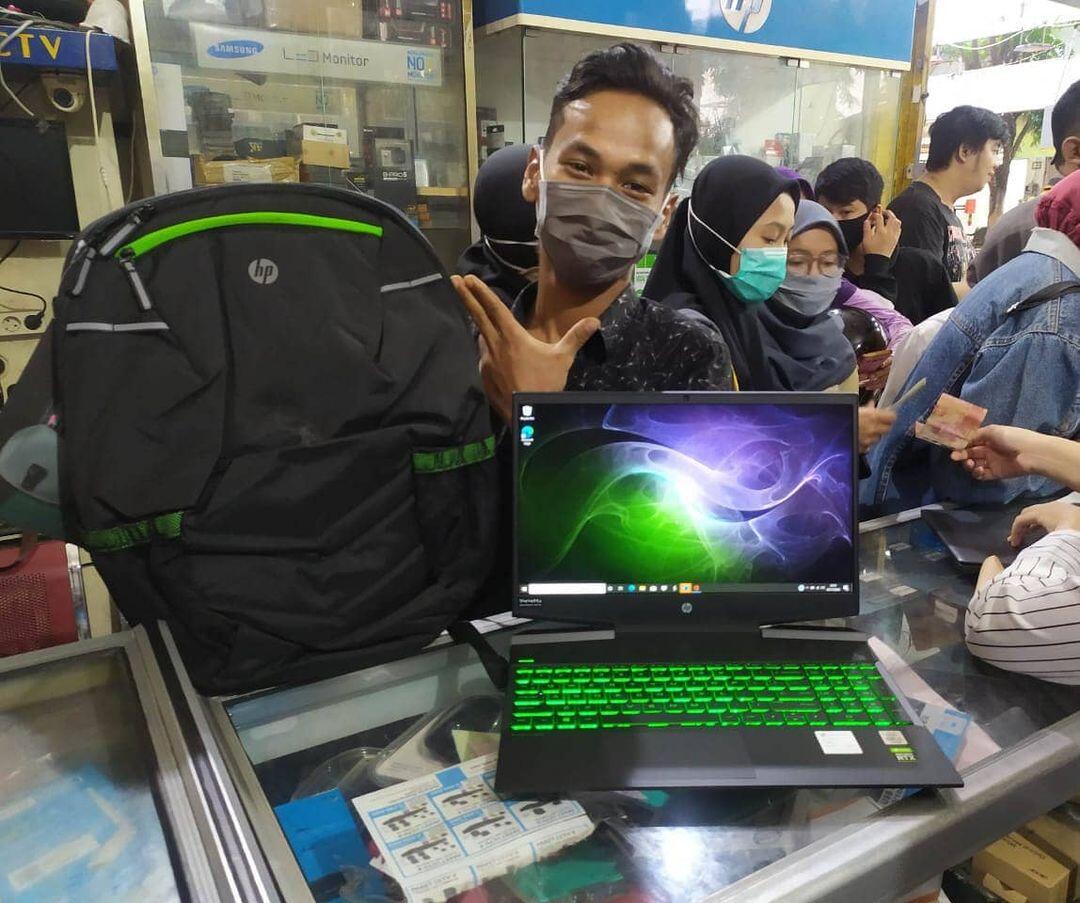 kakak rendering adik gaming, bunda shopping ayah pusing