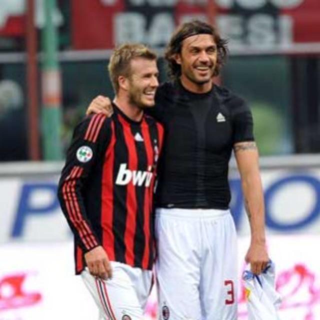 5 Pesepak Bola Legend yang Pernah Membela AC Milan