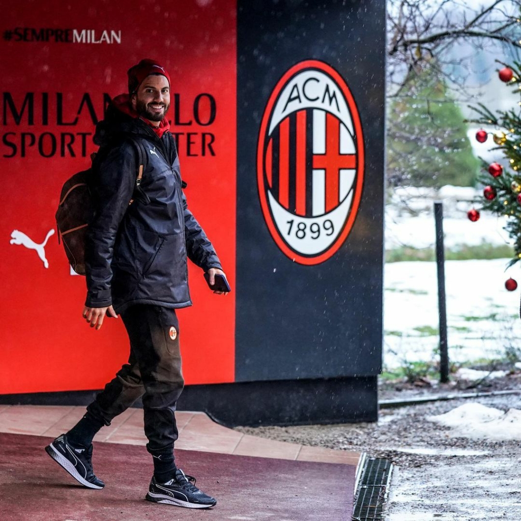 5 Pesepak Bola Legend yang Pernah Membela AC Milan