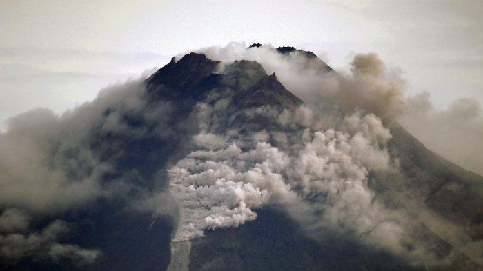 BREAKING NEWS : Siang Ini Merapi Meletus Sangat Besar