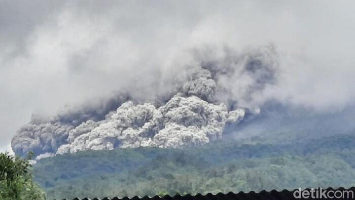 Gunung Merapi Erupsi Siang Tadi, Warga Turgo Sleman Diungsikan