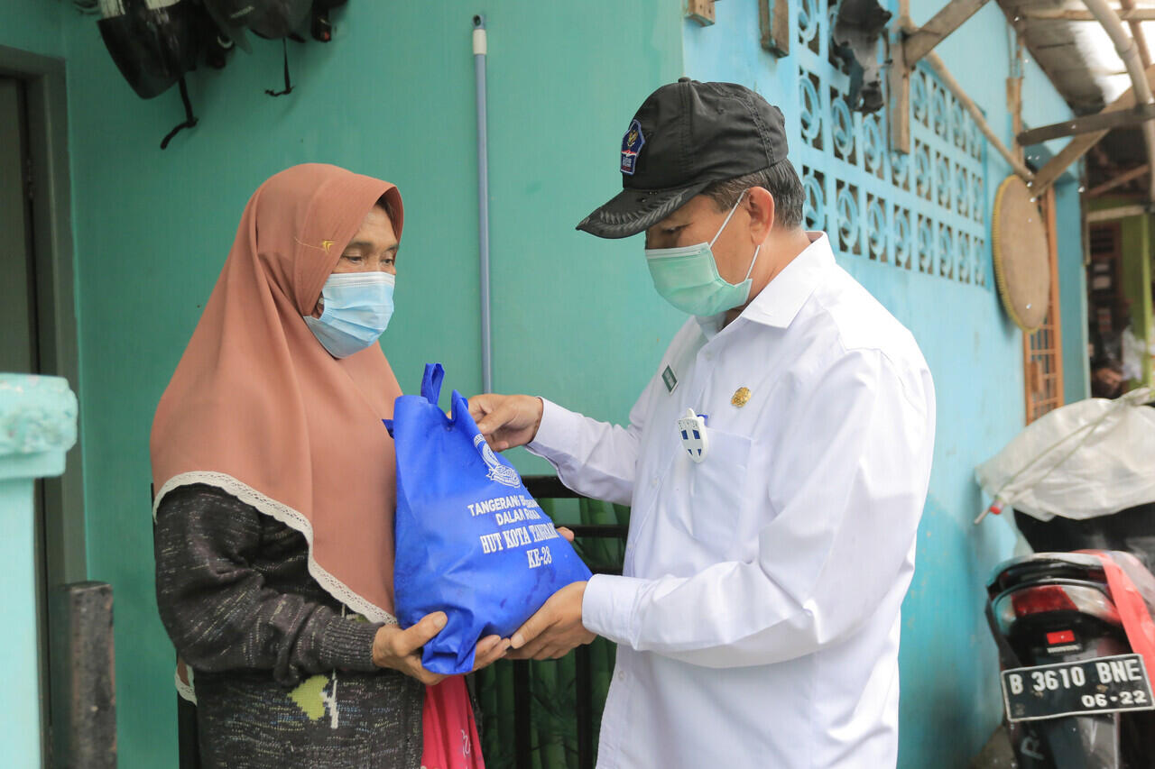 Pemkot Tangerang Bagikan 6.425 Paket Sembako