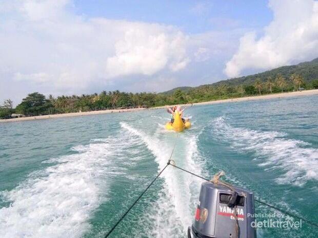 Pulau Oar! Pasir Pantai Sensasi Tepung Terigu, Halus Banget!