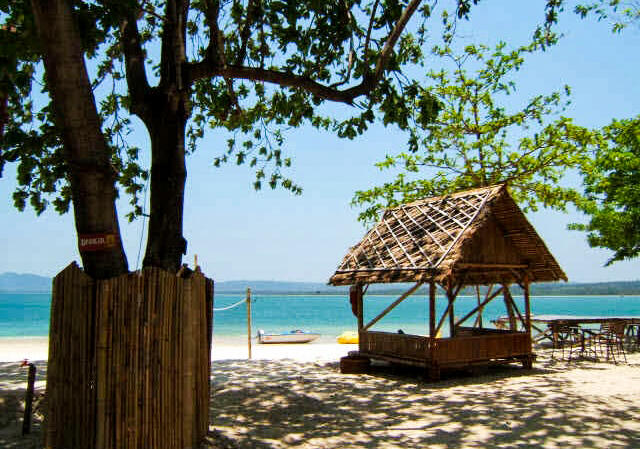 Pulau Oar! Pasir Pantai Sensasi Tepung Terigu, Halus Banget!
