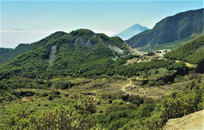 &#91;Coc Reg. Banten Kulon&#93; Berburu Keindahan Di Gunung Honje Ujung Kulon