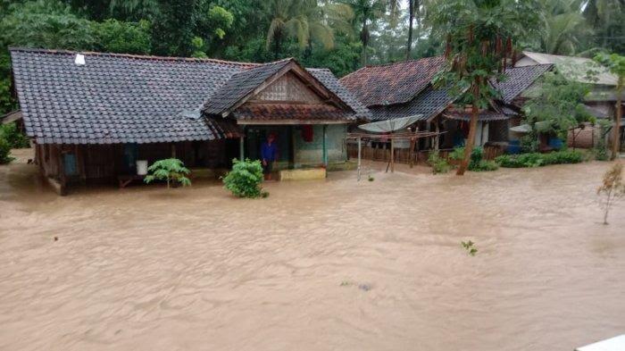 Hujan dan Kenangan Masa Kecil