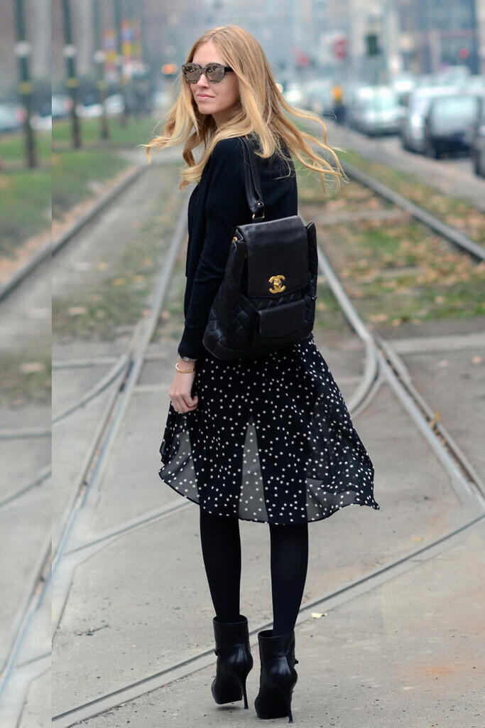 Tips Padu-Padan Baju Tembus Pandang, Biar Nggak Terlihat VULGAR &amp; Makin Stylish.