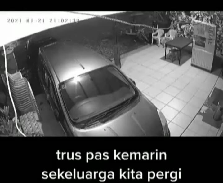 Ngeri, Penampakan Sosok Putih Bermain-main di Atas Mobil Terekam CCTV Baru Dipasang
