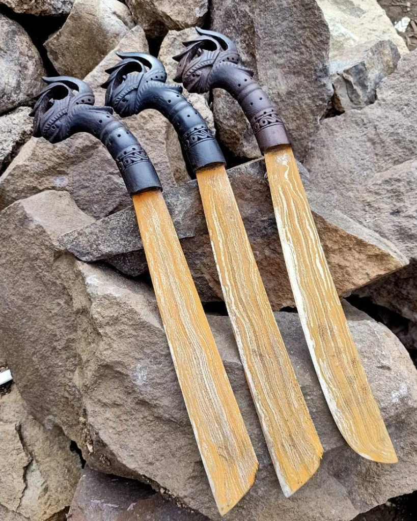 Golok Ciomas: Pusaka Warisan Leluhur, Sakti Termasyhur