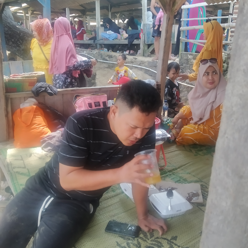 Pantai Sambolo Salah Satu Pantai Yang Wajib Dikunjungi