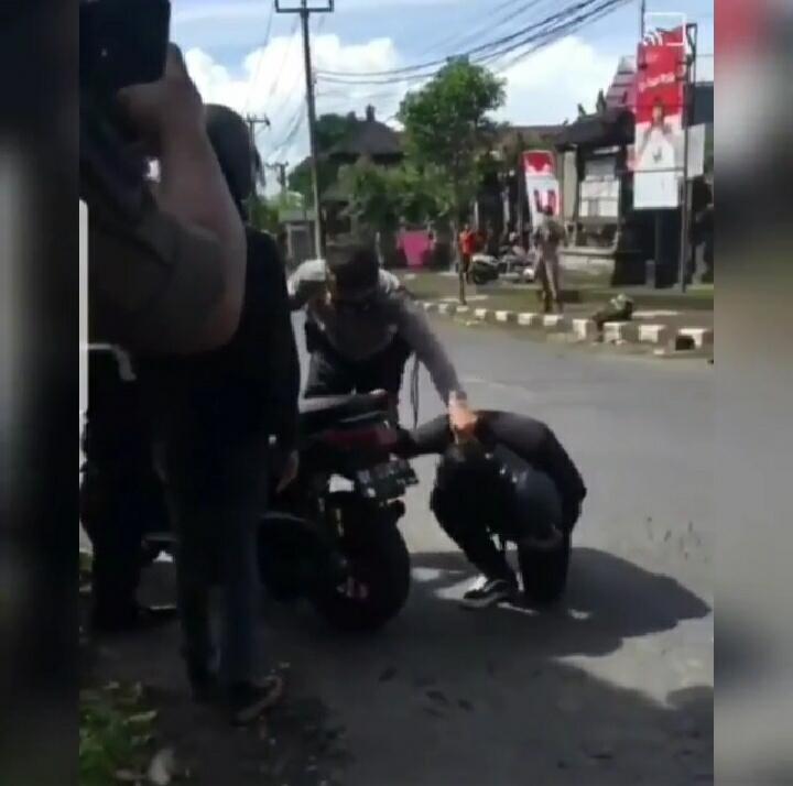 Apes! Niat Beri Hukuman ke Pemilik Sepeda Motor, Polisi ini Malah Dihukum Kendaraan