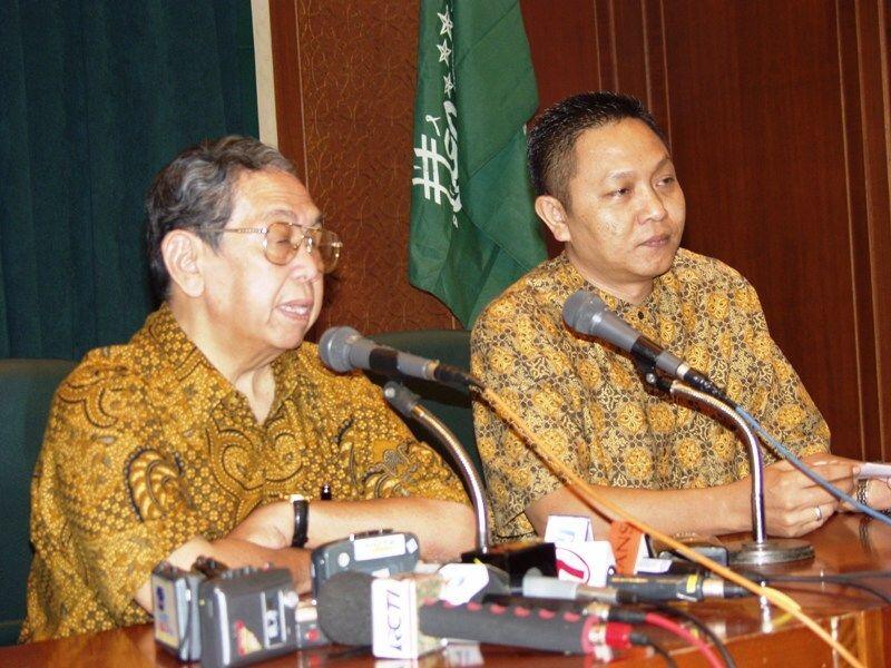 Senada dg KH As'ad, Mantan Jubir Gusdur: Sebagian BuzzeRp Nyusup ke NU &amp; Bikin Gaduh