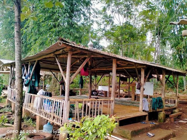 Gara-gara Janda, Akses Jalan Menuju Pesantren Diblokir Warga

