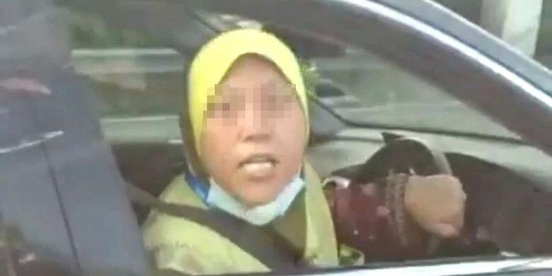 Emak2 Di Malaysia Sama Aja Kaya Disini, Dia Yang Salah Dia Juga Yang Marah.