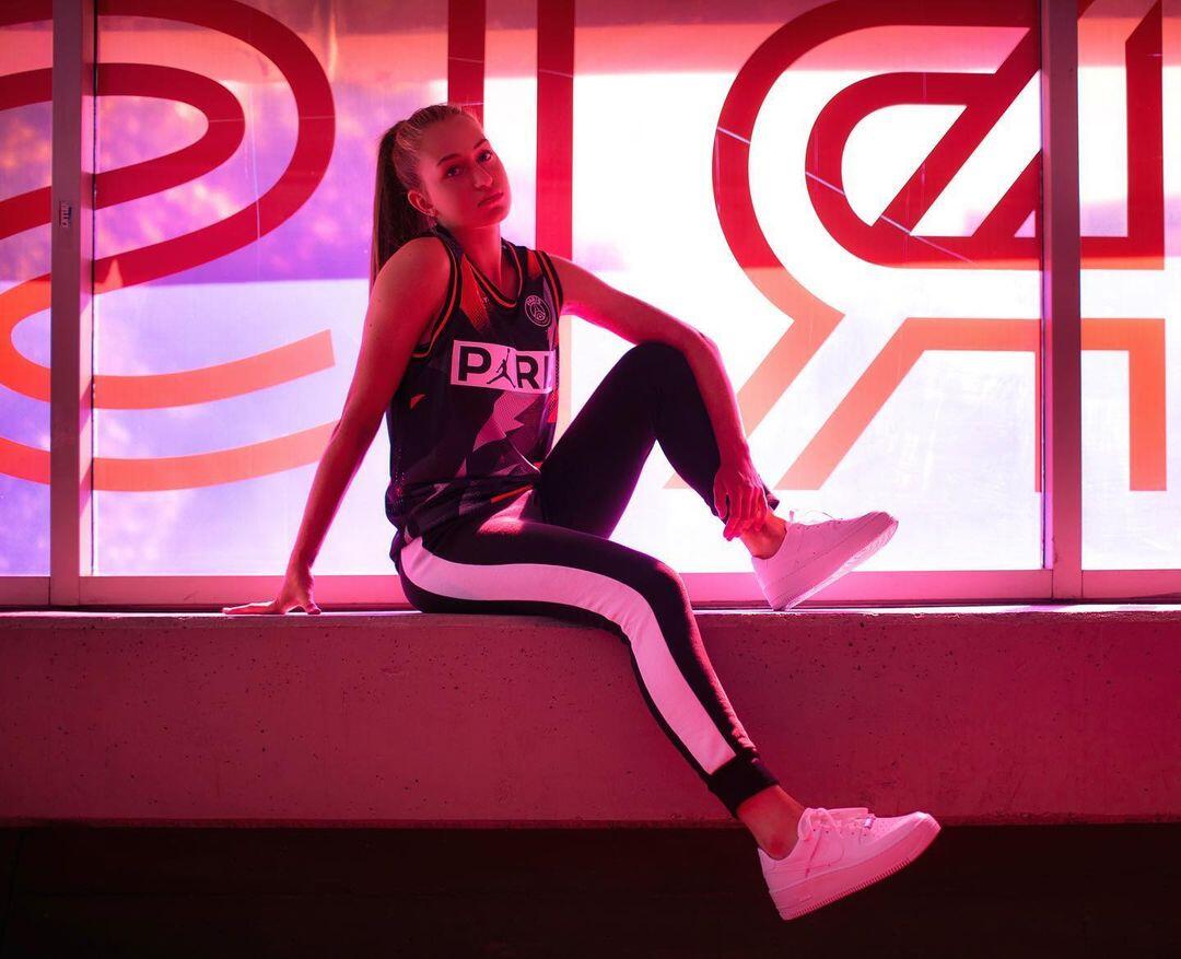 5 Potret Pacar Alphonso Davies: Udah Cakep, Pemain Bola Pula!