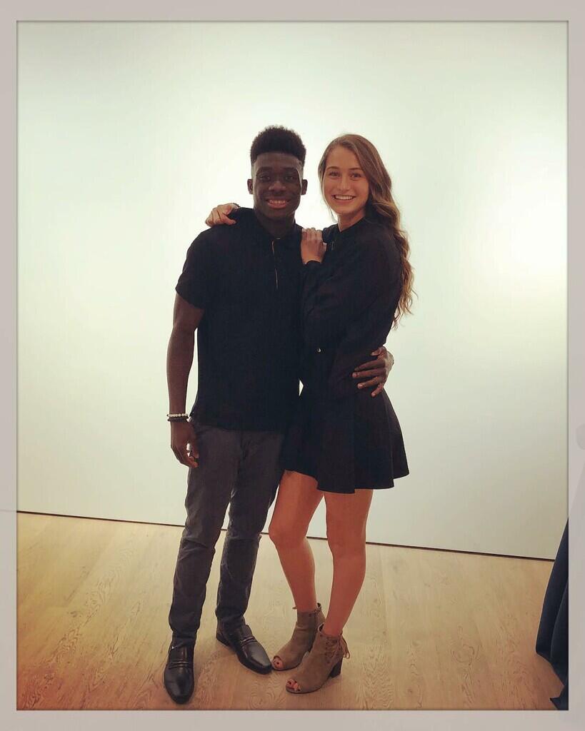 5 Potret Pacar Alphonso Davies: Udah Cakep, Pemain Bola Pula!