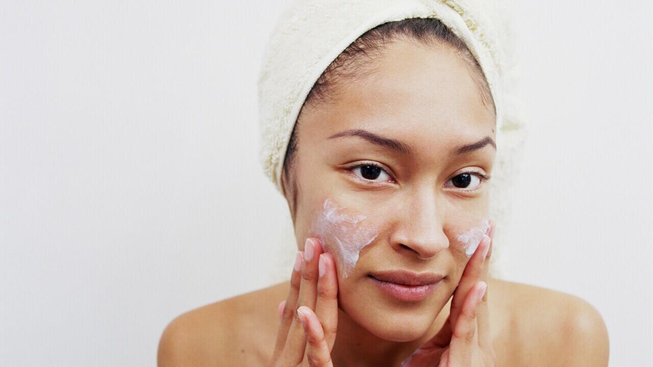Apa Bedanya Double & Triple Cleansing? Yuk, Cari Tahu di Sini! SERUPA TAPI NGGAK SAMA