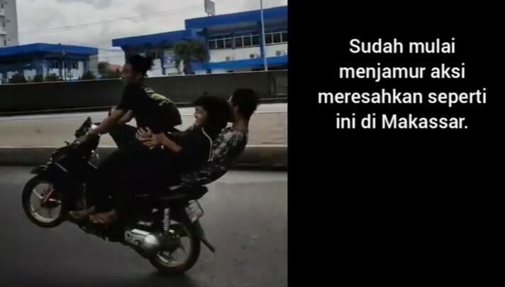 Bikin Geram, Aksi Remaja Naik Motor Ugal-ugalan di Jalan Raya Meresahkan Masyarakat! 