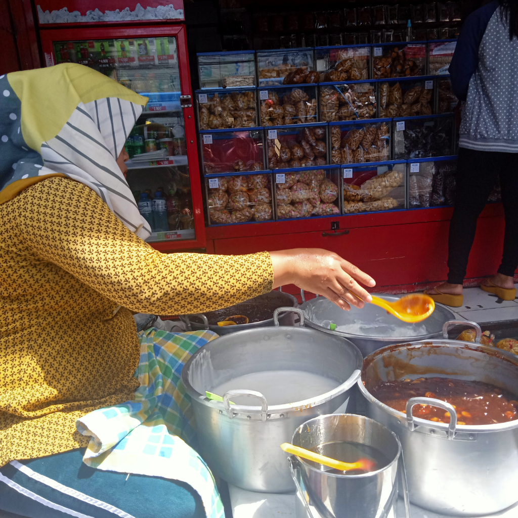 Mau yang Manis dan Hangat? Cobain Bubur Campur Tempo Dulu Khas Malang!