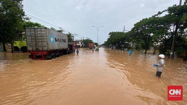 Banjir Kepung Semarang: Bandara Ditutup, Jalur Pantura Lumpuh