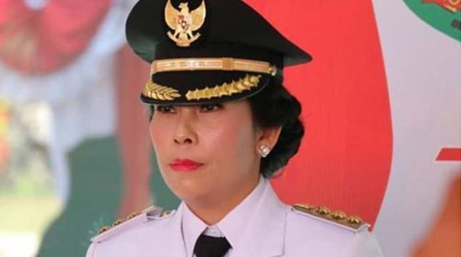 Tjhai Chui Mie Terima Anugerah PWI Karena Mampu Mengorkestrasi Budaya